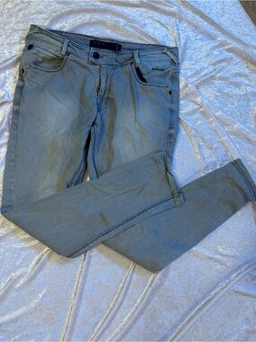 Skinny Women’s Jeans in Light Grey. Bare 91 Jeans Brand
